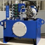 Blaues Hydraulikaggregat von Motrac Hydraulic.